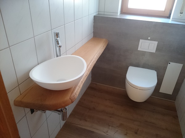 Kundenprojekt: Zulaufende Waschtischplatte für Gäste-WC!